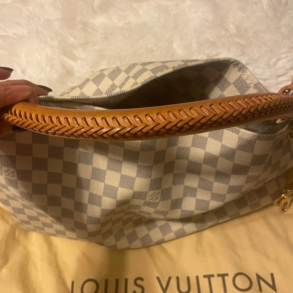 Louis Vuitton Artsy MM bag. Barely used!! - Picture 4 of 17